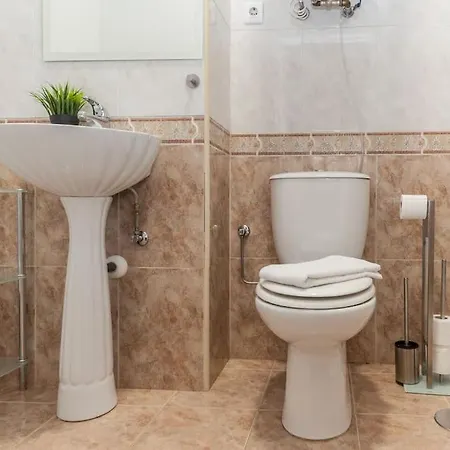 Charming In - Private Garden Apartment Gijon